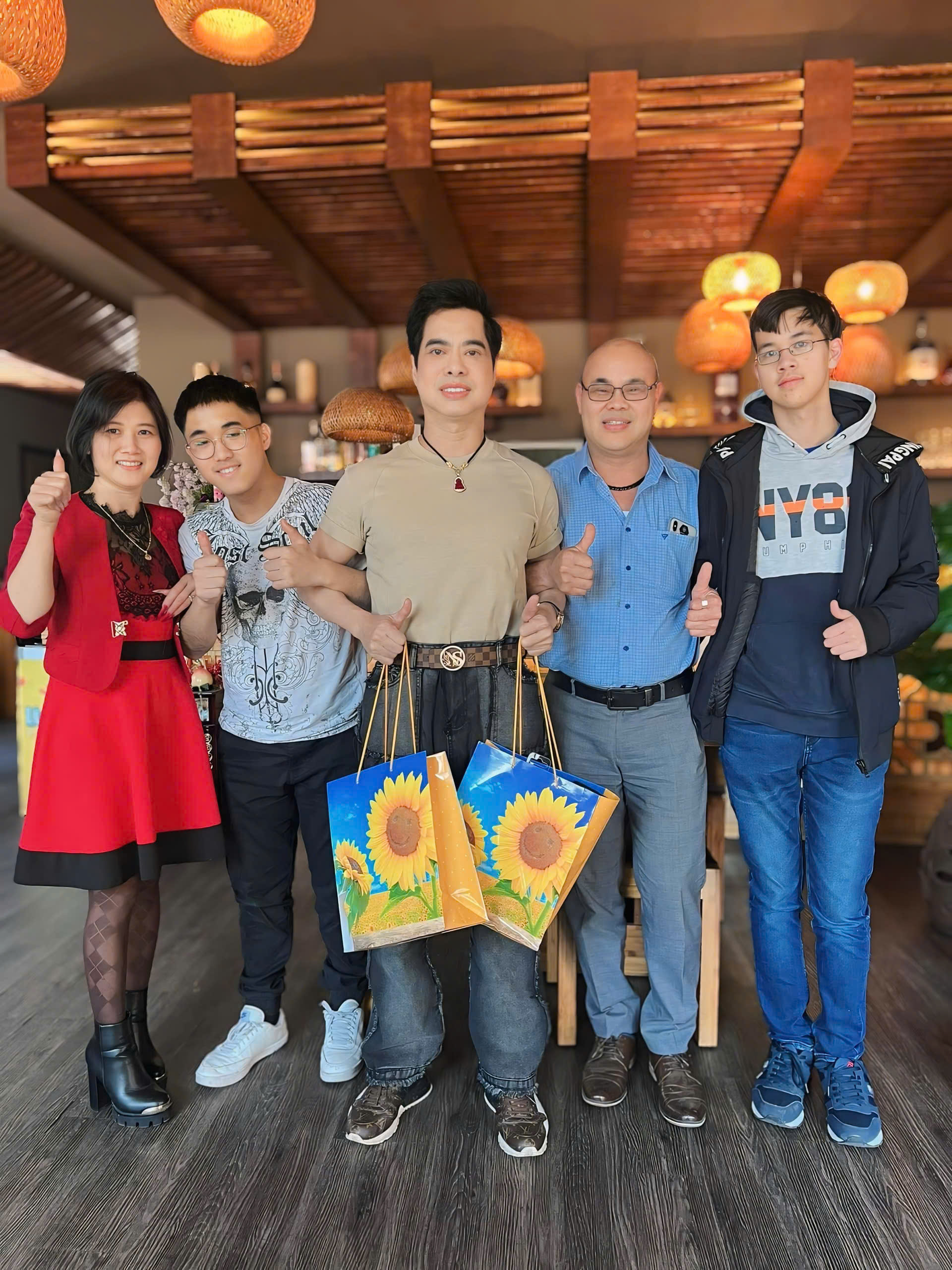 Ngọc Sơn cùng học trò Anh Đức ra mắt MV “Tình Cha” đầy xúc động mùa Vu Lan - ảnh 5