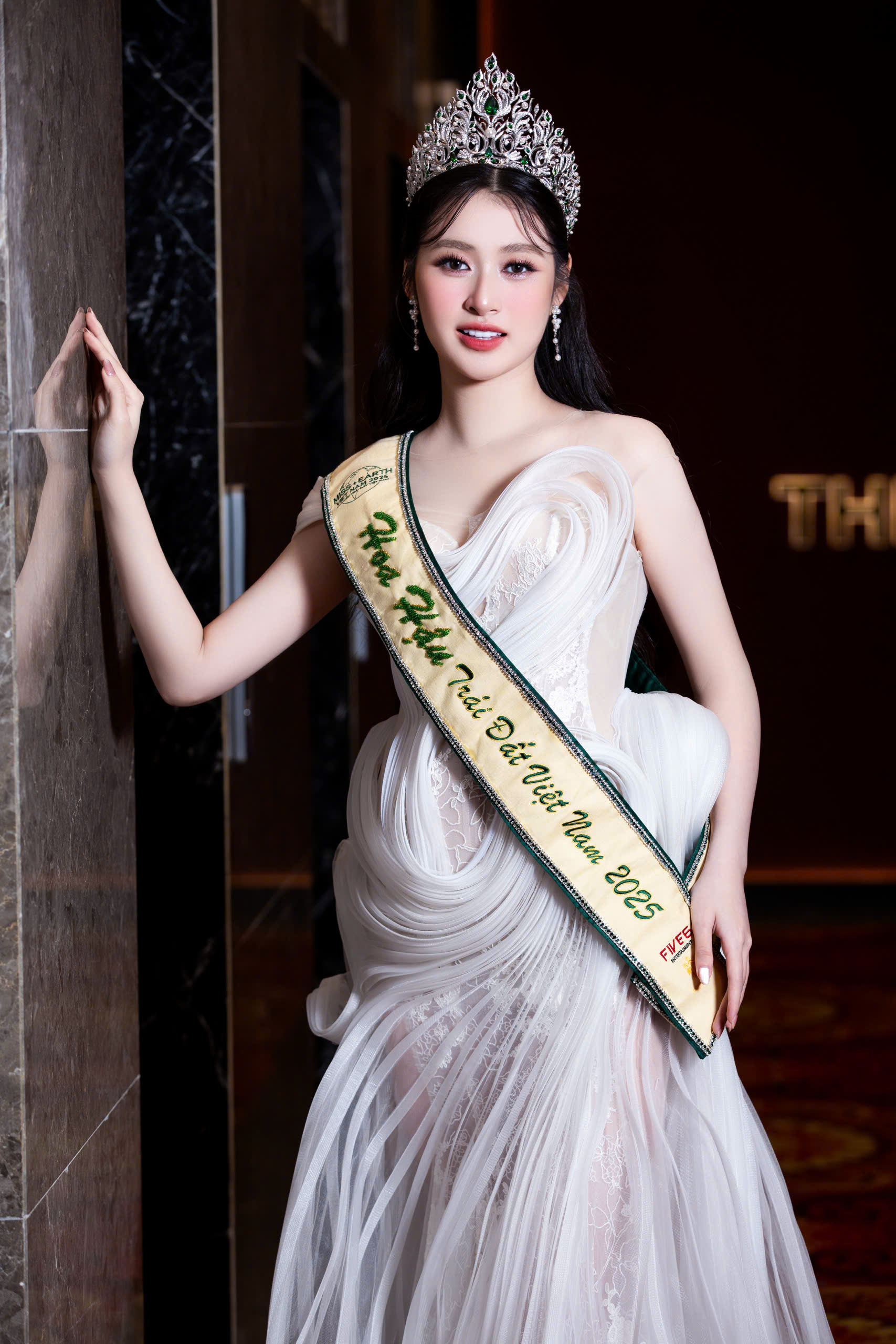 Nhan sắc tân hoa hậu Miss Earth Vietnam 2025 sau đăng quang