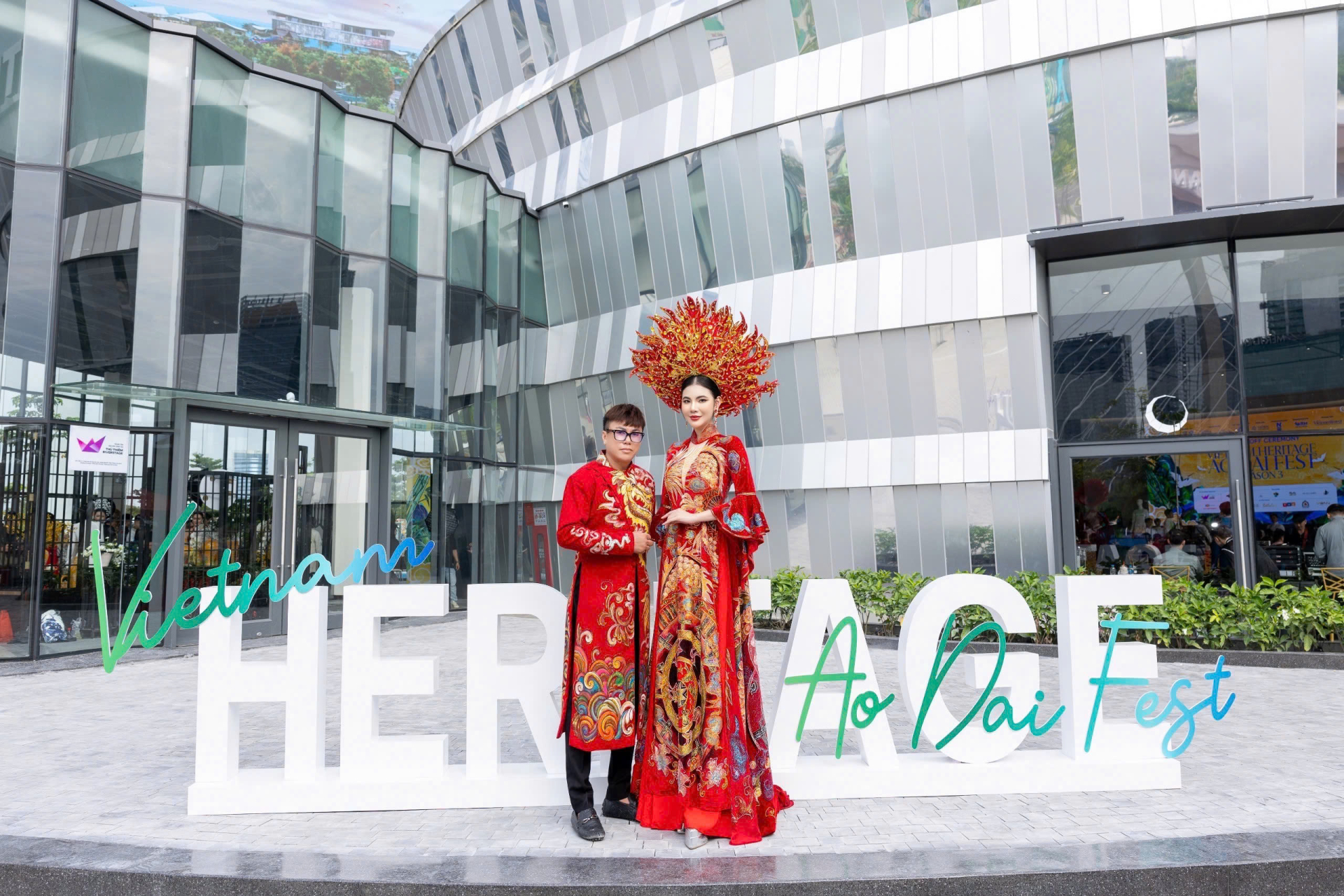 Á hậu Lê Kim Khoẻ gấy ấn tượng tại show kick off Vietnam Heritage 2025 với áo dài phượng hoàng - ảnh 3