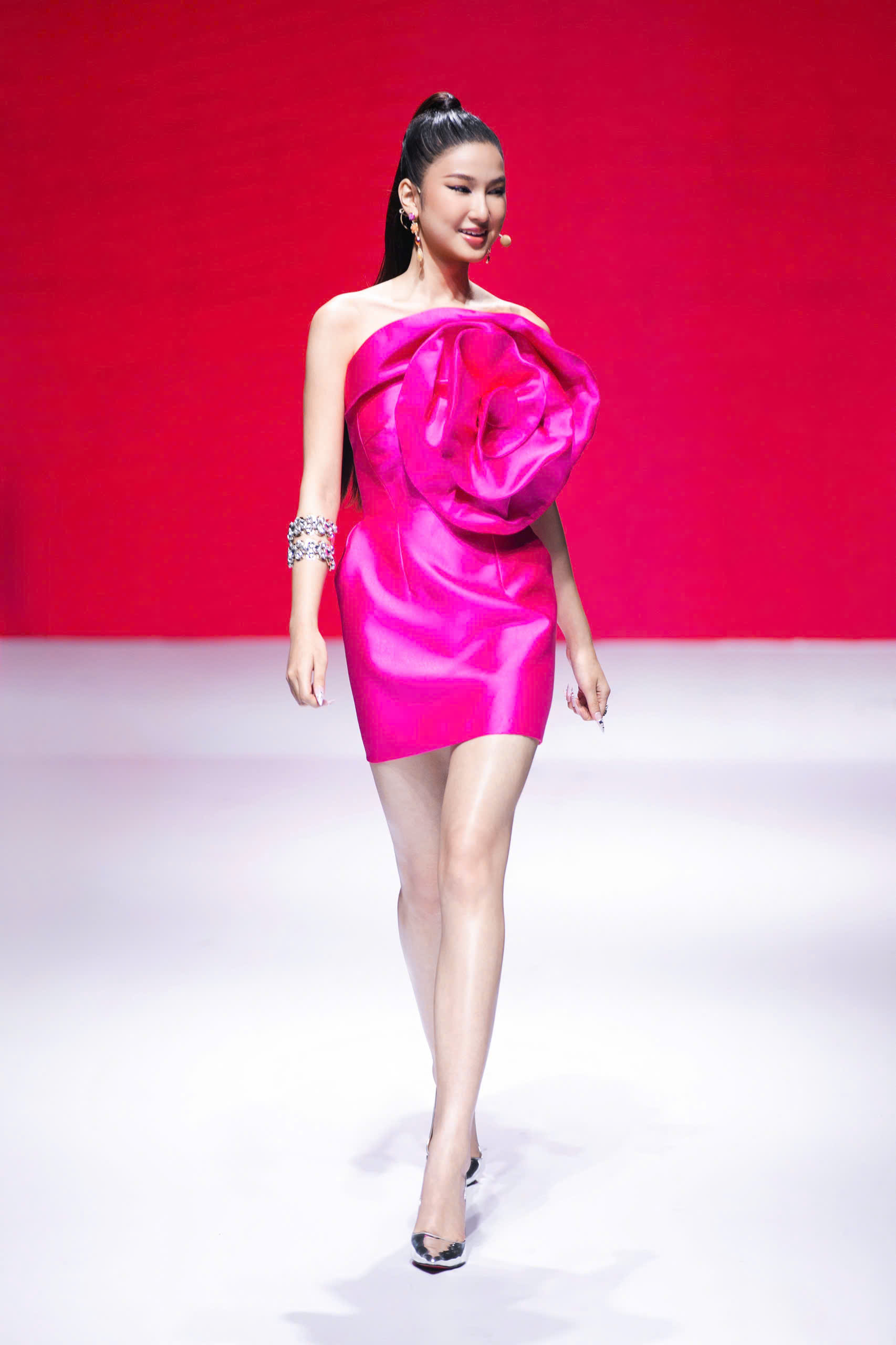 Nàng Mơ chào sân Vietnam’s Next Top Model 2025: Hô tên “Mơ nhưng rất tỉnh”, netizen chia phe tranh luận - ảnh 1