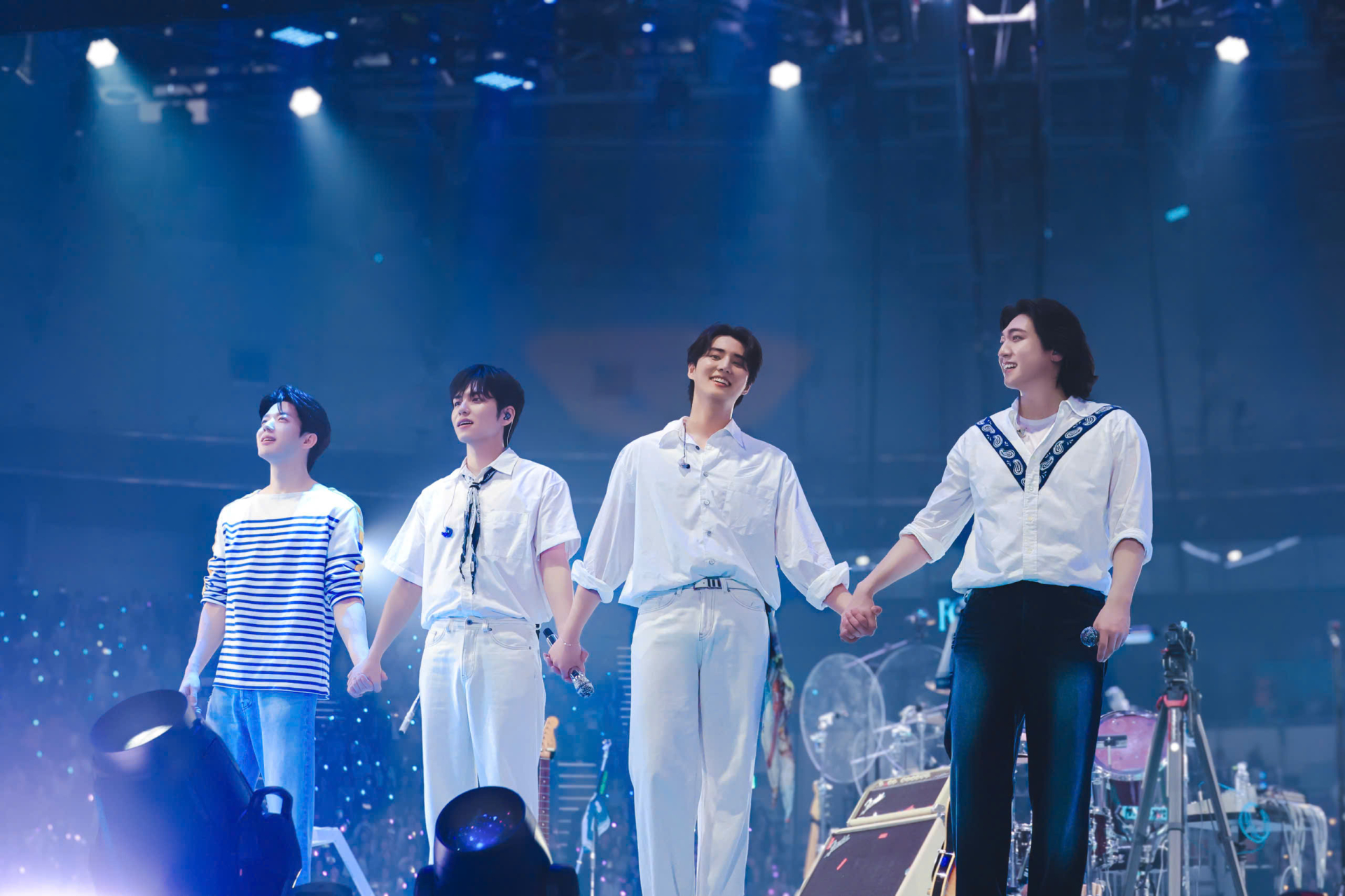 DAY6 chính thức đặt chân đến Việt Nam trong tour diễn kỷ niệm 10 năm hoạt động