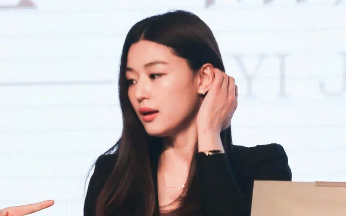 Jeon Ji Hyun gánh món nợ 287 tỷ đồng cho chồng đại gia, chạy show dày đặc để cứu gia đình - ảnh 1