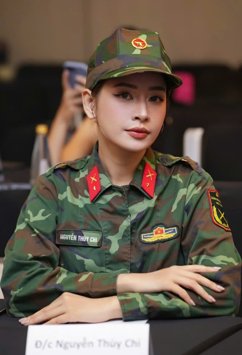 Chi Pu “Con nhà nòi” tỏa sáng tại Sao Nhập Ngũ 2025: Vì sao được khen khi Hòa Minzy bị chê dù là 'lính cũ'? - ảnh 2