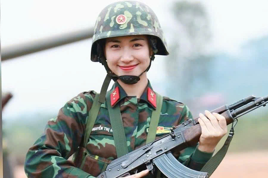 Chi Pu “Con nhà nòi” tỏa sáng tại Sao Nhập Ngũ 2025: Vì sao được khen khi Hòa Minzy bị chê dù là 'lính cũ'? - ảnh 3