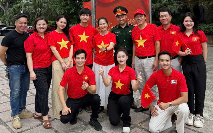 Vợ chồng NSND Lan Hương – NSƯT Đỗ Kỷ: Hành trình gần 40 năm bên nhau, vinh dự đặc biệt trong lễ diễu hành 2/9 - ảnh 1