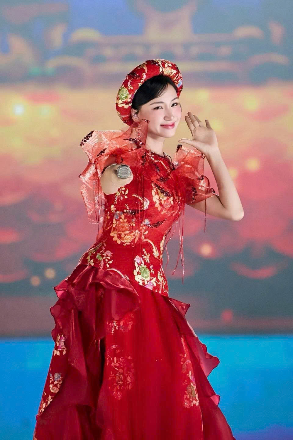 Hòa Minzy lên tiếng khi bị góp ý “chưa hợp” với nhạc đỏ - ảnh 4