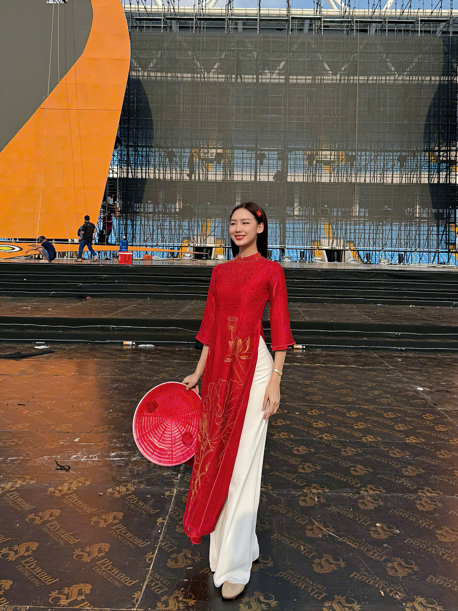 Hoa hậu Bảo Ngọc và Tiểu Vy vinh dự chuẩn bị tham gia diễu binh lịch sử tại Quảng trường Ba Đình - ảnh 4