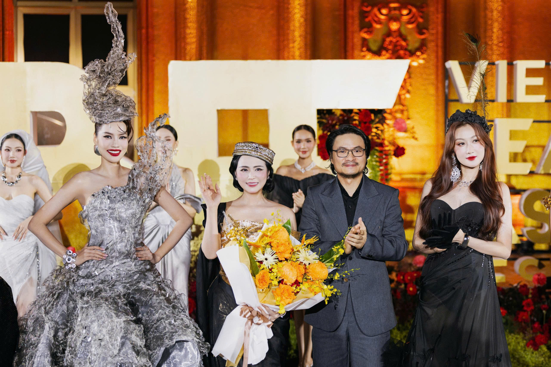 Hoa hậu Lê Hoàng Phương hoá công chúa lộng lẫy cùng dàn hậu ‘gây thương nhớ’ tại Vietnam Beauty Fashion Fest - ảnh 1