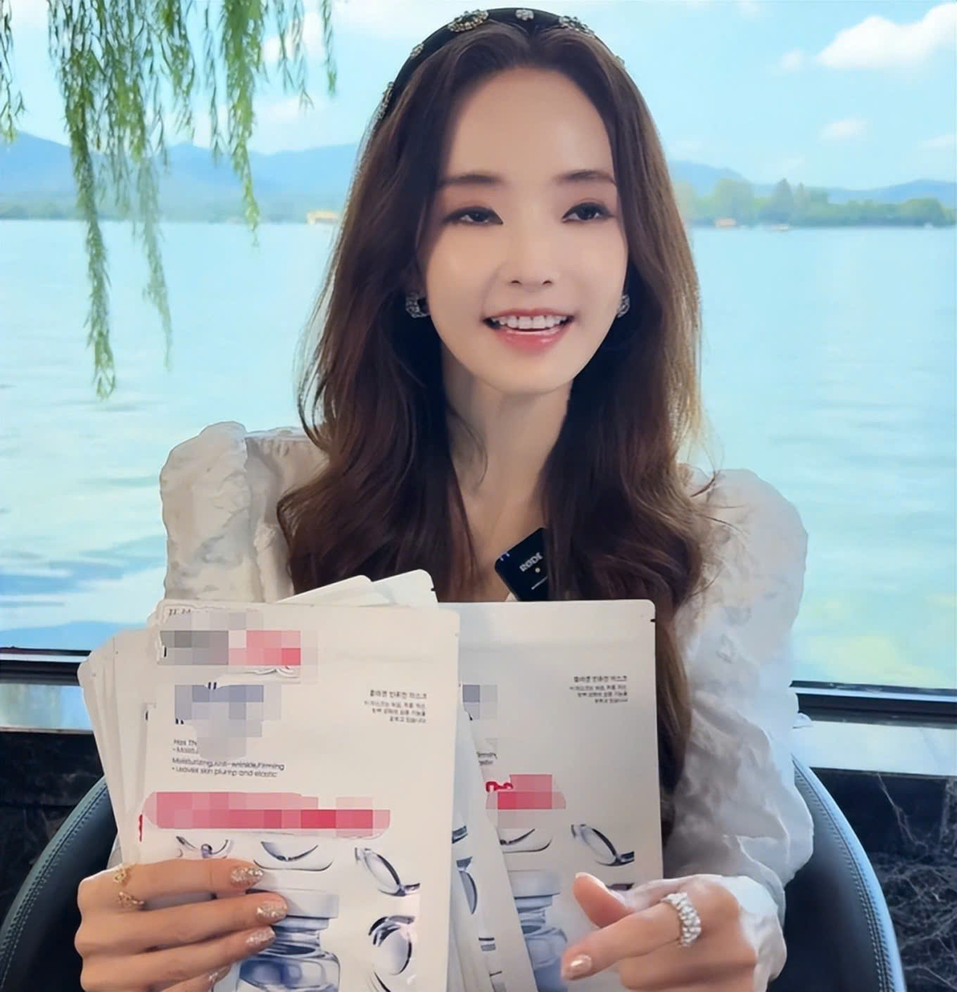 Han Chae Young – “Barbie xứ Hàn” gây xôn xao vì ngoại hình khác lạ - ảnh 1