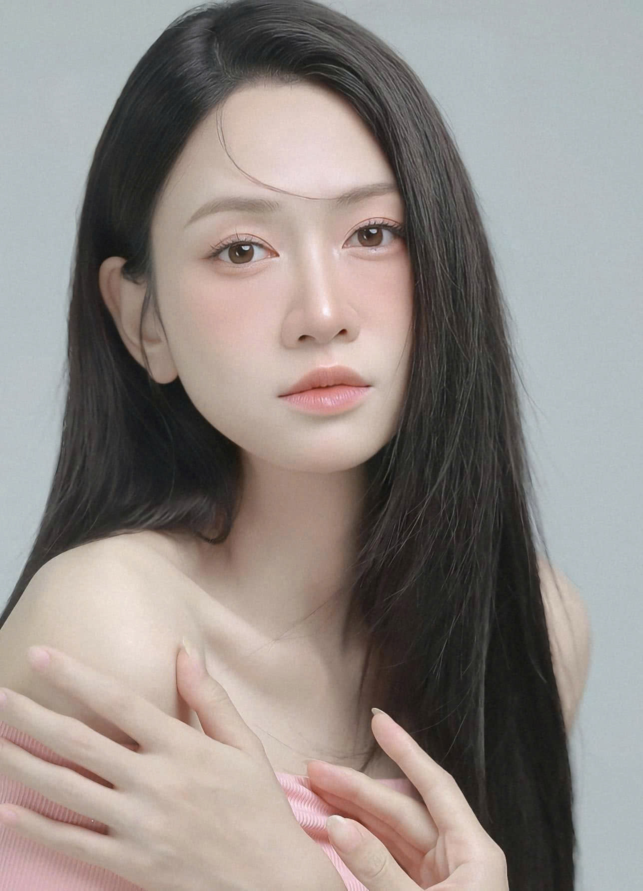 Lê Bống bị cộng đồng mạng phẫn nộ khi mang giày cao gót, áo hở nút thiết kế nhà - ảnh 3