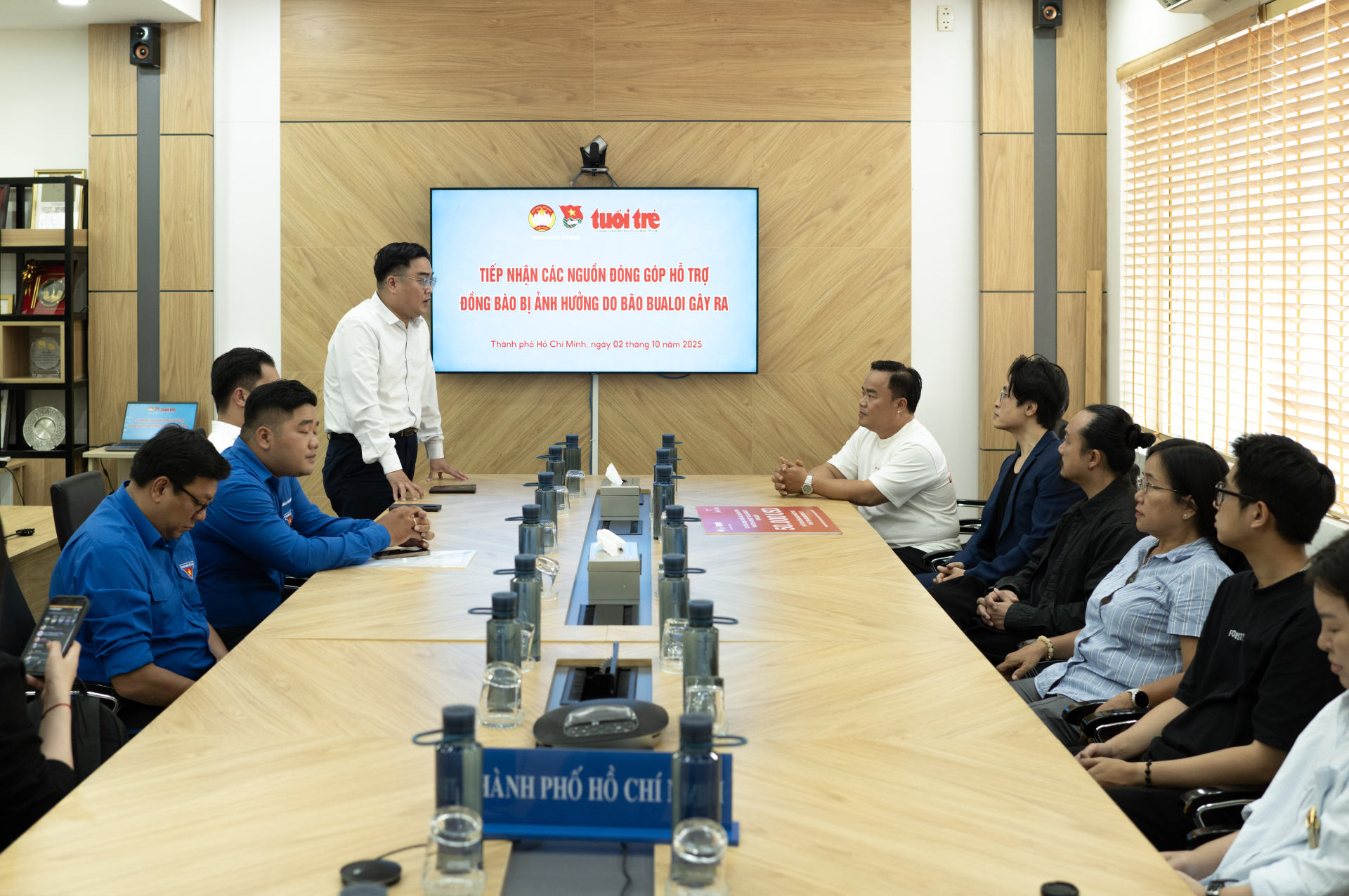 Hà Anh Tuấn ủng hộ hơn 1,3 tỷ đồng hỗ trợ đồng bào vùng lũ - ảnh 1