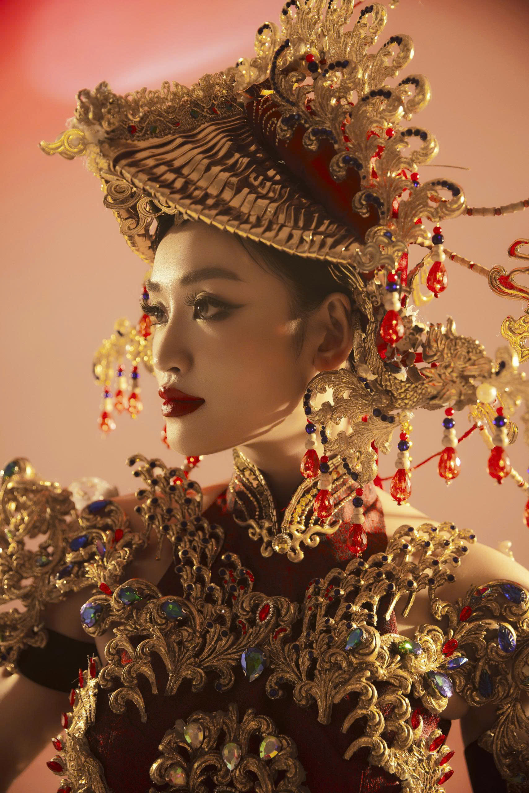 Video Hoa hậu Yến Nhi trình diễn Trang phục Dân tộc tại Miss Grand International gây sốt - ảnh 8