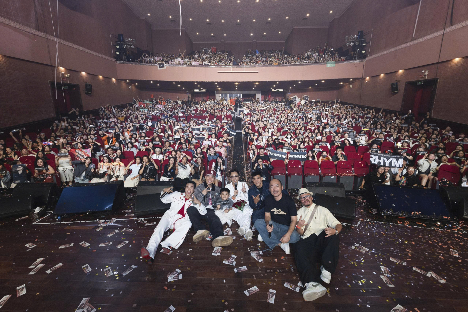 Fanmeeting nhiều 'sít rịt' nhất gọi tên Rhymastic - ảnh 1