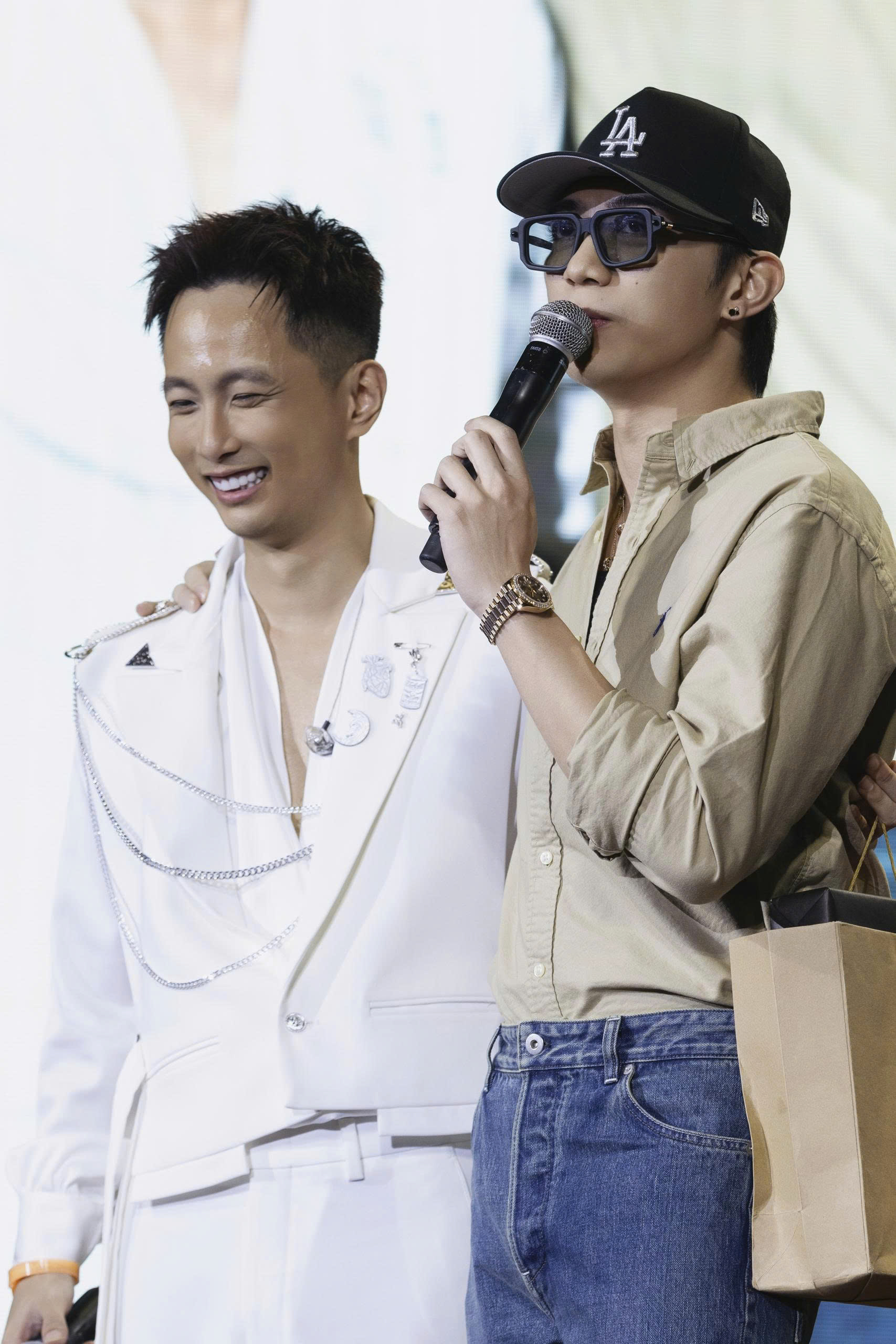 Fanmeeting nhiều 'sít rịt' nhất gọi tên Rhymastic - ảnh 2