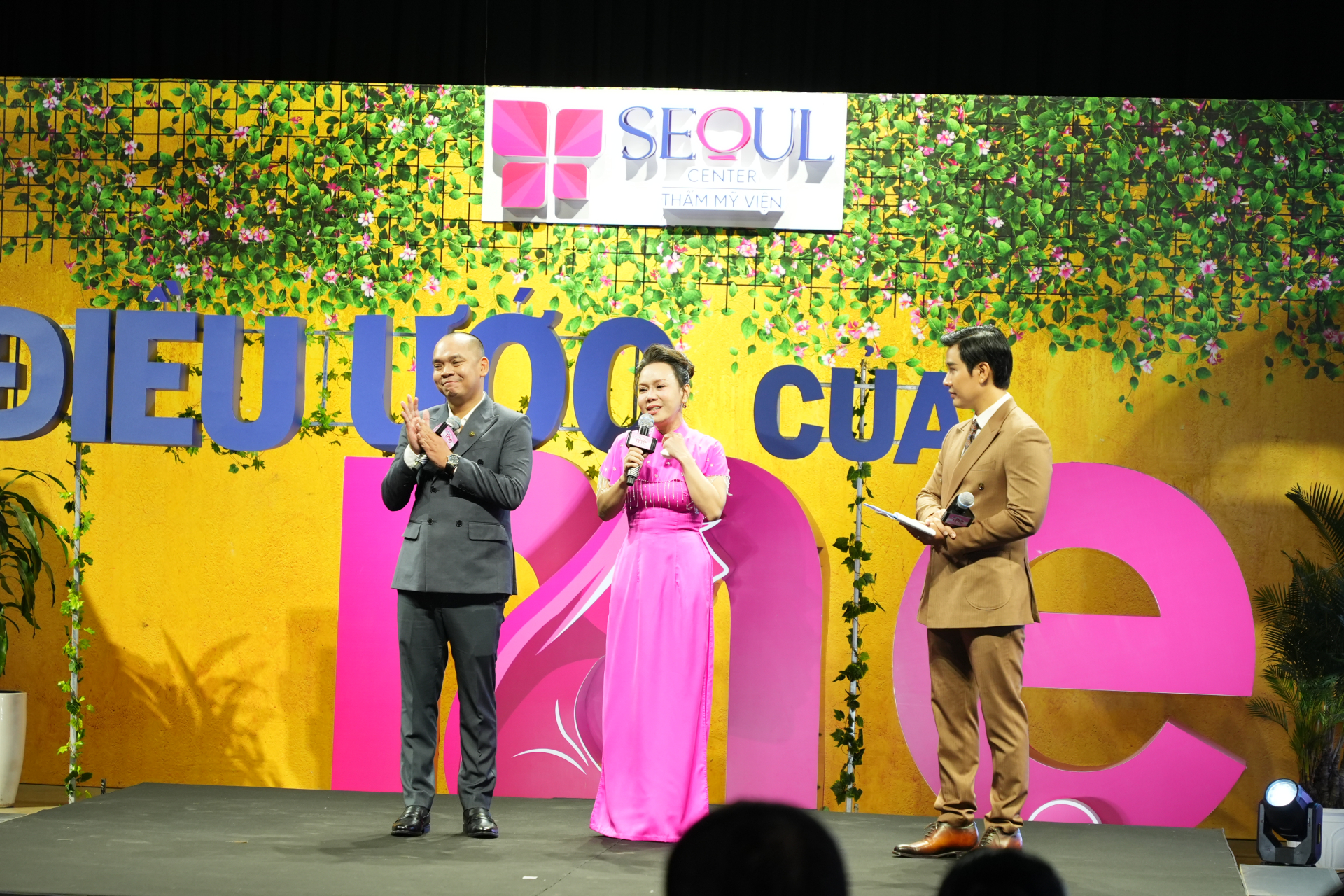 Võ Hạ Trâm xúc động nghẹn ngào, bật khóc khi thể hiện ca khúc “Điều ước của mẹ” - ảnh 1