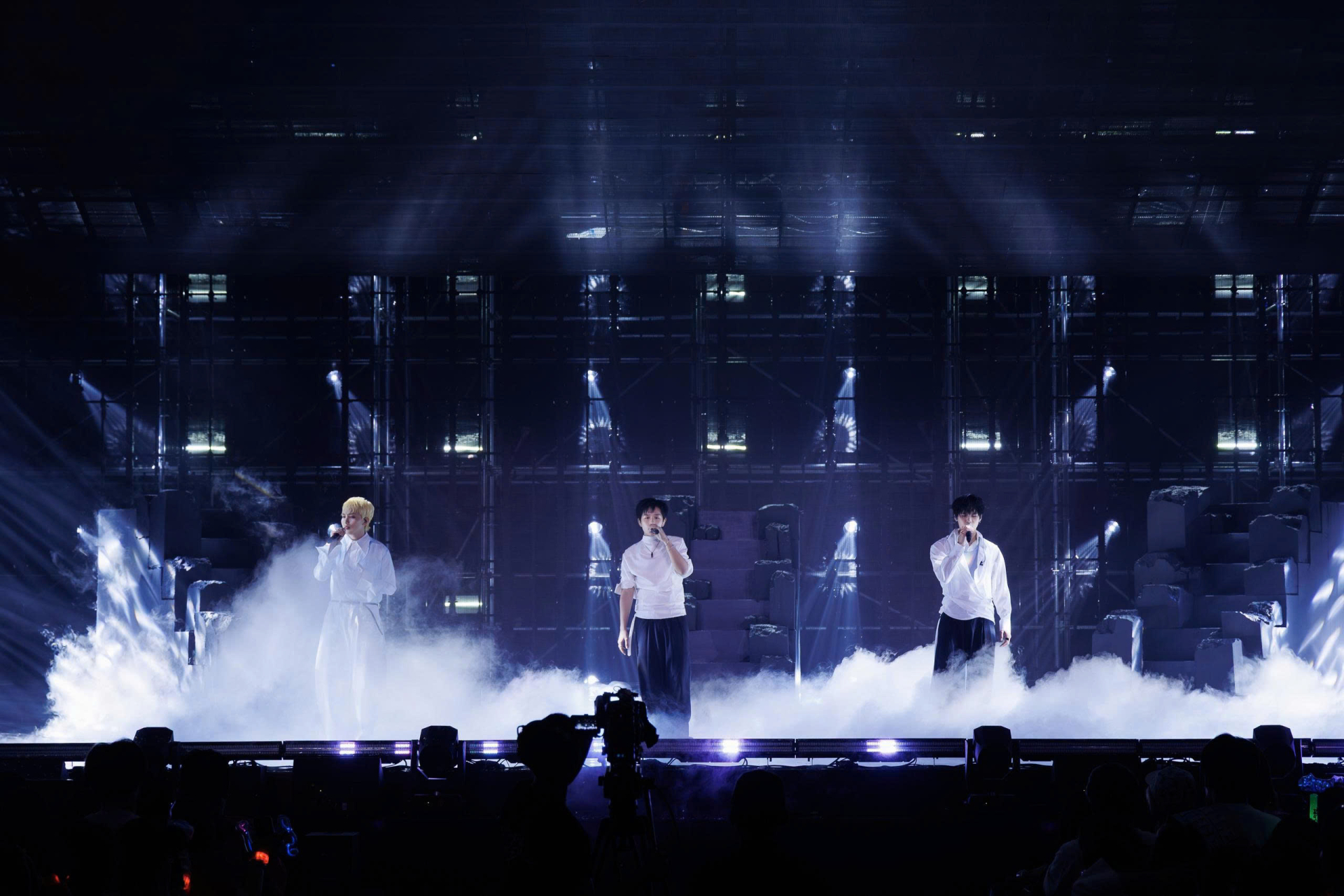 Long Hoàng, Đức Duy, Phúc Nguyên khoe trọn kỹ năng vocal với bản remake hit quốc dân “Khóc cùng em” - ảnh 7