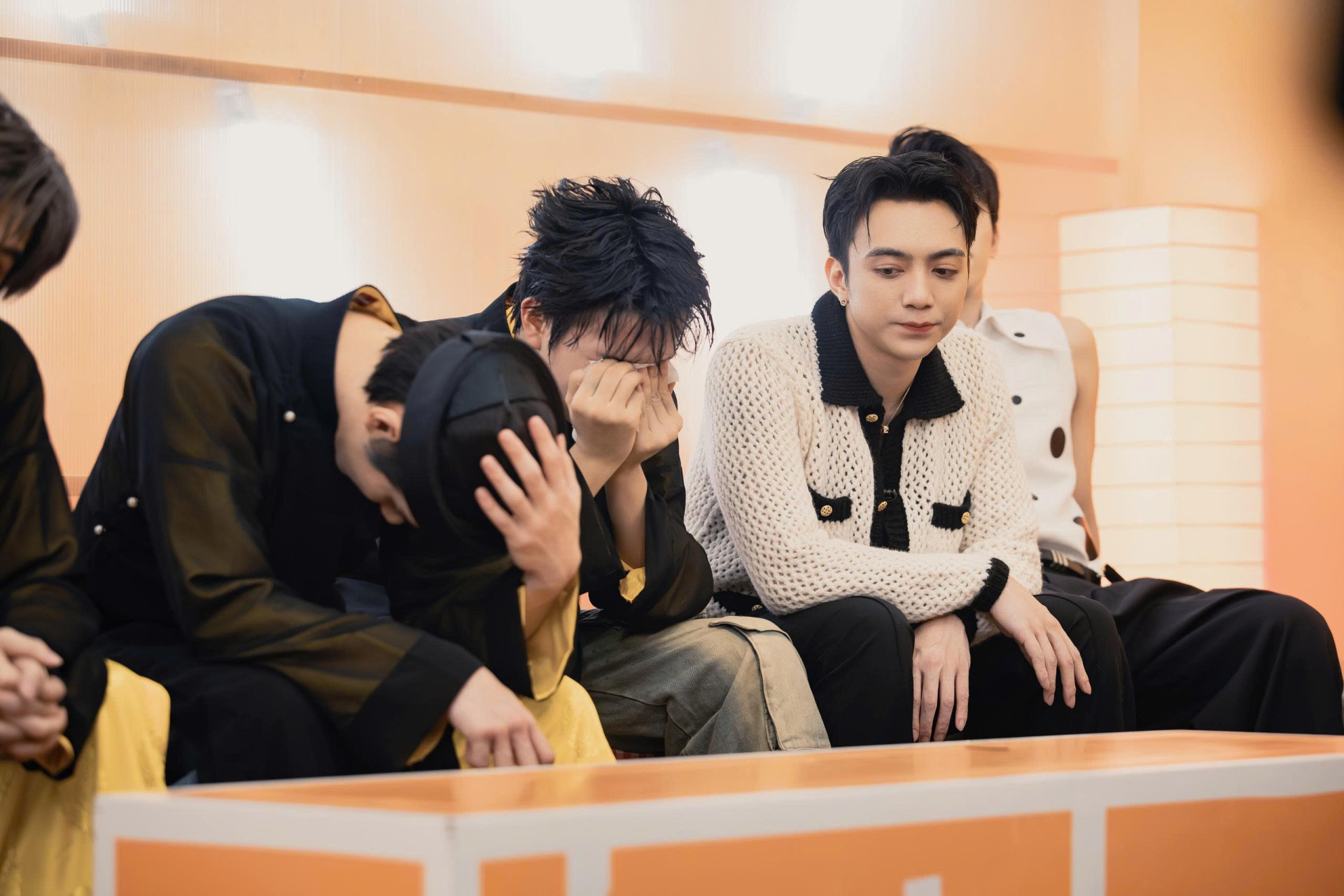 Phúc Nguyên bật khóc vì tình trạng tâm lý và thể chất quá tải ở Công diễn 4