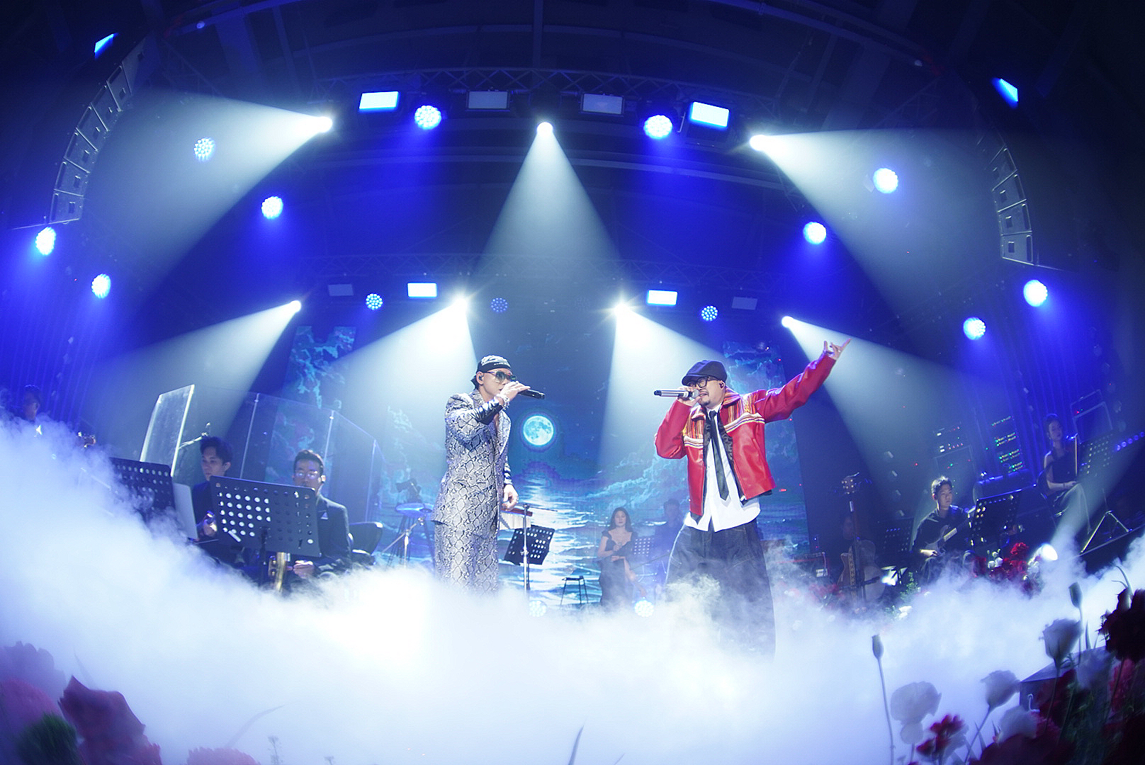 Phan Đinh Tùng tặng nhẫn kim cương cho bà xã ngay trên sân khấu ĐINH SHOW - ảnh 4