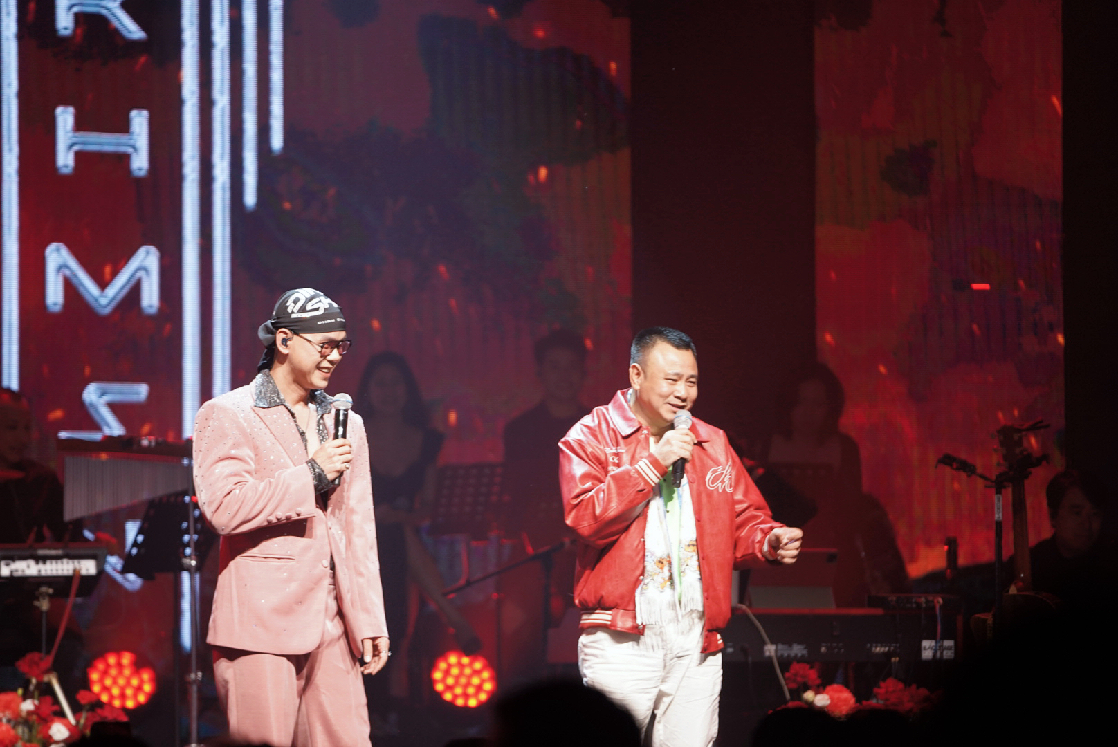 Phan Đinh Tùng tặng nhẫn kim cương cho bà xã ngay trên sân khấu ĐINH SHOW - ảnh 5