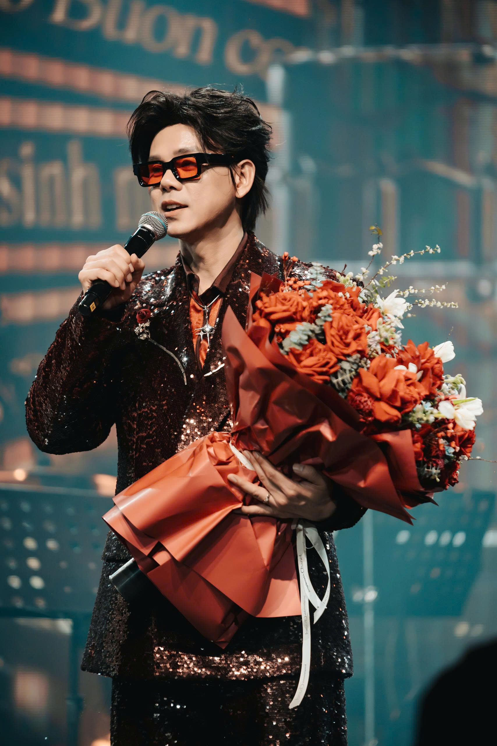 Phan Đinh Tùng tặng nhẫn kim cương cho bà xã ngay trên sân khấu ĐINH SHOW - ảnh 2