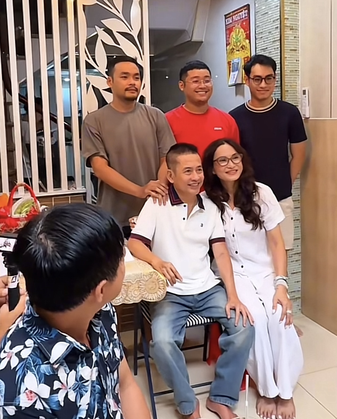 Nghệ sĩ Tấn Beo xúc động trong tiệc mừng thọ 60 tuổi, đón tin vui lên chức ông nội - ảnh 3