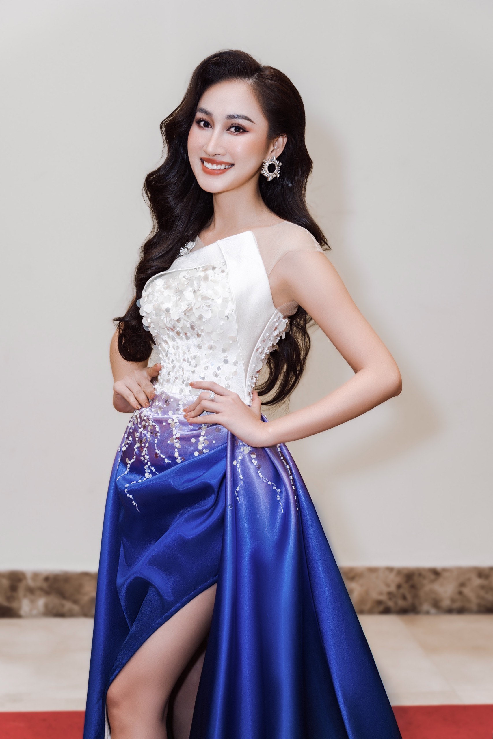 Hoa hậu Đoàn Hồng Trang thiếu ngủ vì chạy show cuối năm - ảnh 3