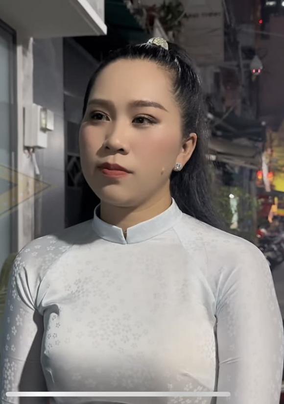 Cháu ruột NSƯT Vũ Linh phủ nhận chuyện Việt Hương tặng 200 triệu xây mộ, cho biết nữ nghệ sĩ tài trợ tấm vải lót - ảnh 3