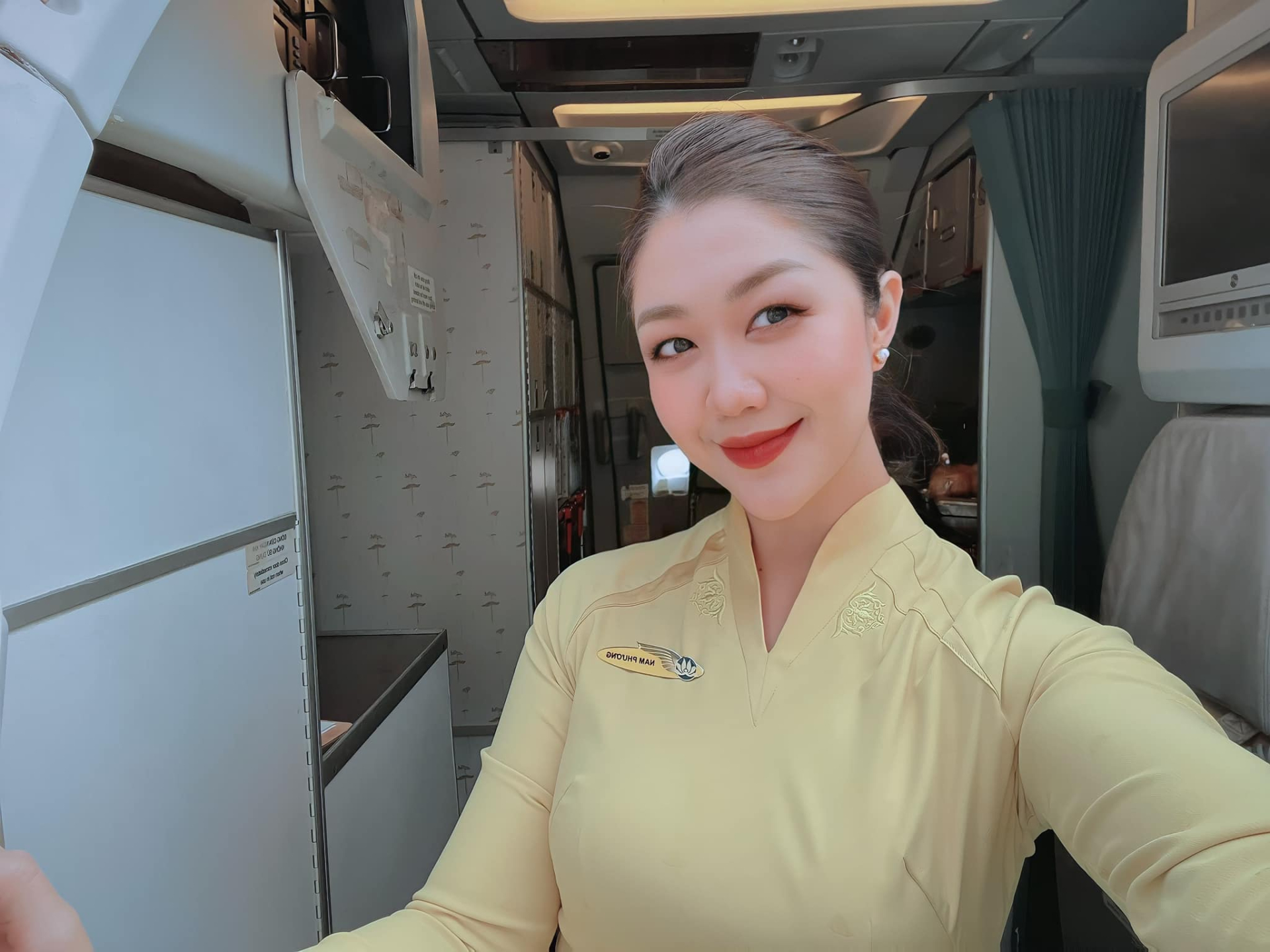 Tôn Nữ Nam Phương là nữ tiếp viên Vietnam  Airlines được nhiều người biết đến