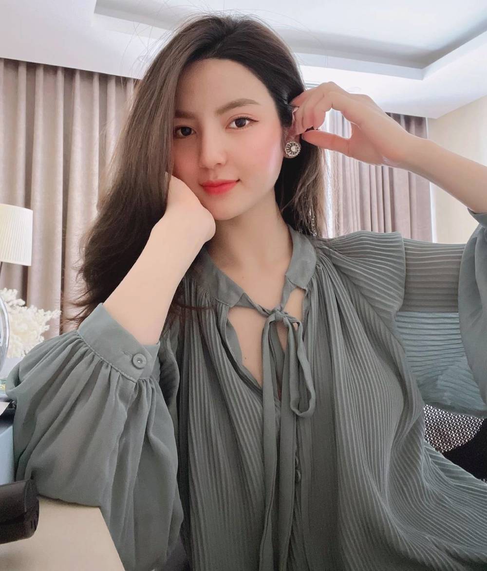 Bạn gái mượn đồng hồ tiền tỷ của Quang Hải lên livestream, đáp trả thẳng thắn khi bị nói 'hay mặc đồ người yêu' - ảnh 3