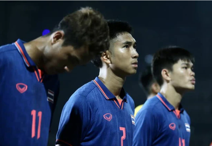Cầu thủ Thái Lan và Indonesia ẩu đả, CĐV “tư vấn” BTC Sea Games 32 trao Huy chương vàng cho U22 Việt Nam - ảnh 4