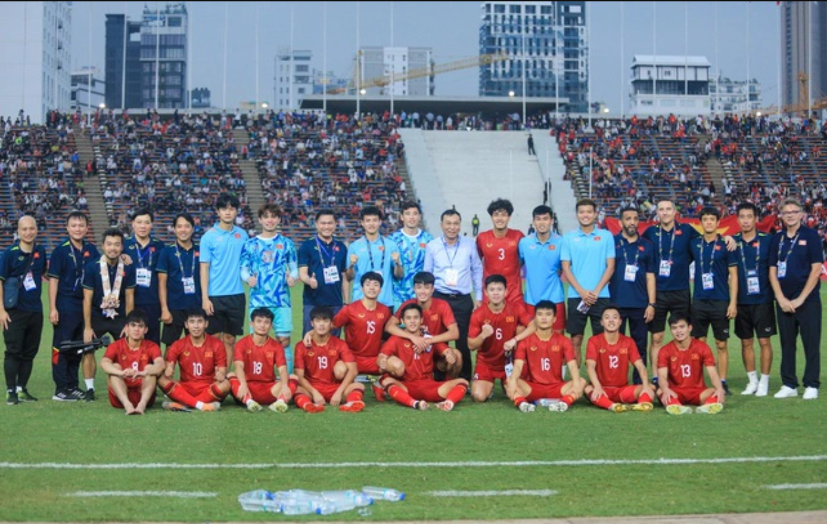 Cầu thủ Thái Lan và Indonesia ẩu đả, CĐV “tư vấn” BTC Sea Games 32 trao Huy chương vàng cho U22 Việt Nam - ảnh 3