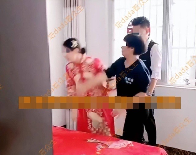 Con dâu thú nhận không thể sinh con sau đám cưới, mẹ chồng liền quát: “Gà mái không biết đẻ trứng mà đòi 660 triệu?” - ảnh 2