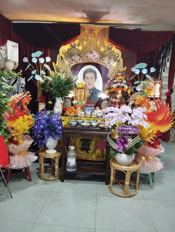 Con gái NSƯT Vũ Linh thay bàn thờ to hơn, thông báo điều đặc biệt trong lễ cúng 100 ngày của ba gây xúc động - ảnh 2