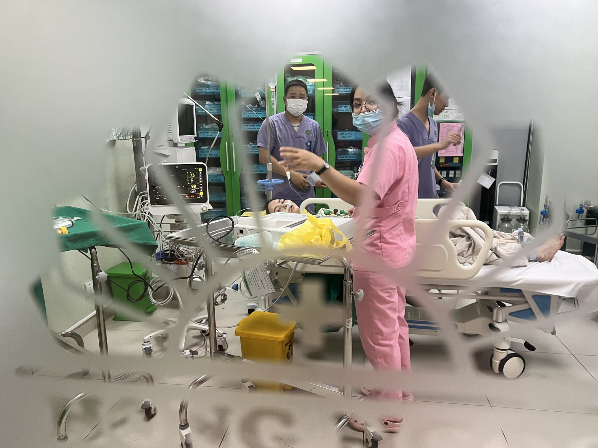 Giữa lúc Chu Thanh Huyền livestream đang nằm trong bệnh viện, Quang Hải có hành động làm rõ mối quan hệ - ảnh 1