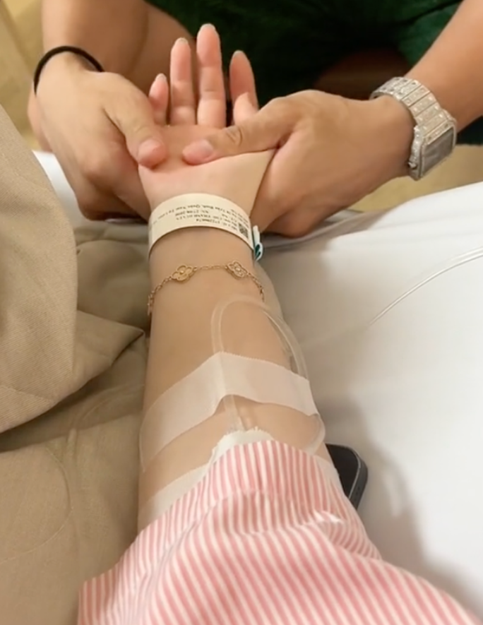 Giữa lúc Chu Thanh Huyền livestream đang nằm trong bệnh viện, Quang Hải có hành động làm rõ mối quan hệ - ảnh 5
