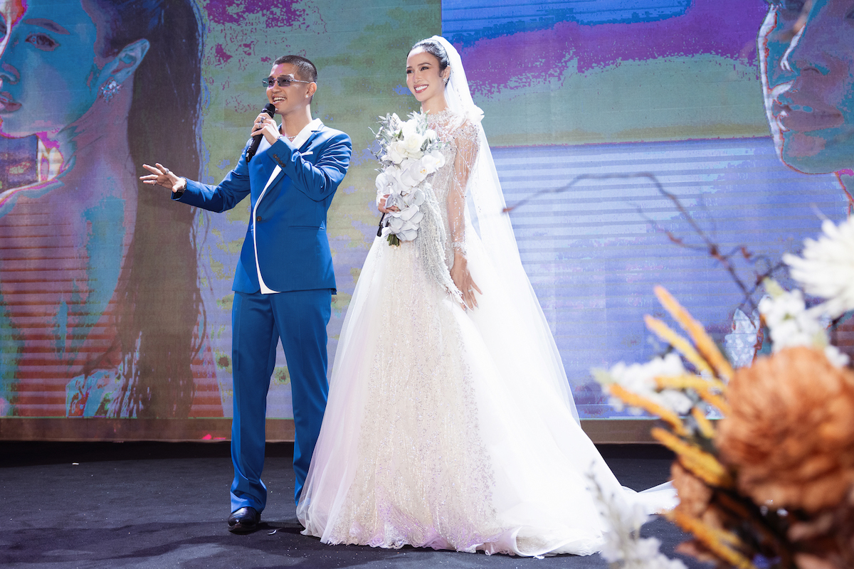Cô dâu Vũ Ngọc Anh diện chiếc váy 'không thể ngắn hơn' tại tiệc cưới, hình ảnh 'phản chủ' gây xôn xao - ảnh 7