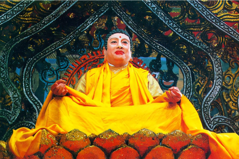 Xót xa hình ảnh hiện tại của 'Phật Tổ Như Lai' Tây Du Ký: Đi lại run rẩy, phải có người dìu - ảnh 1