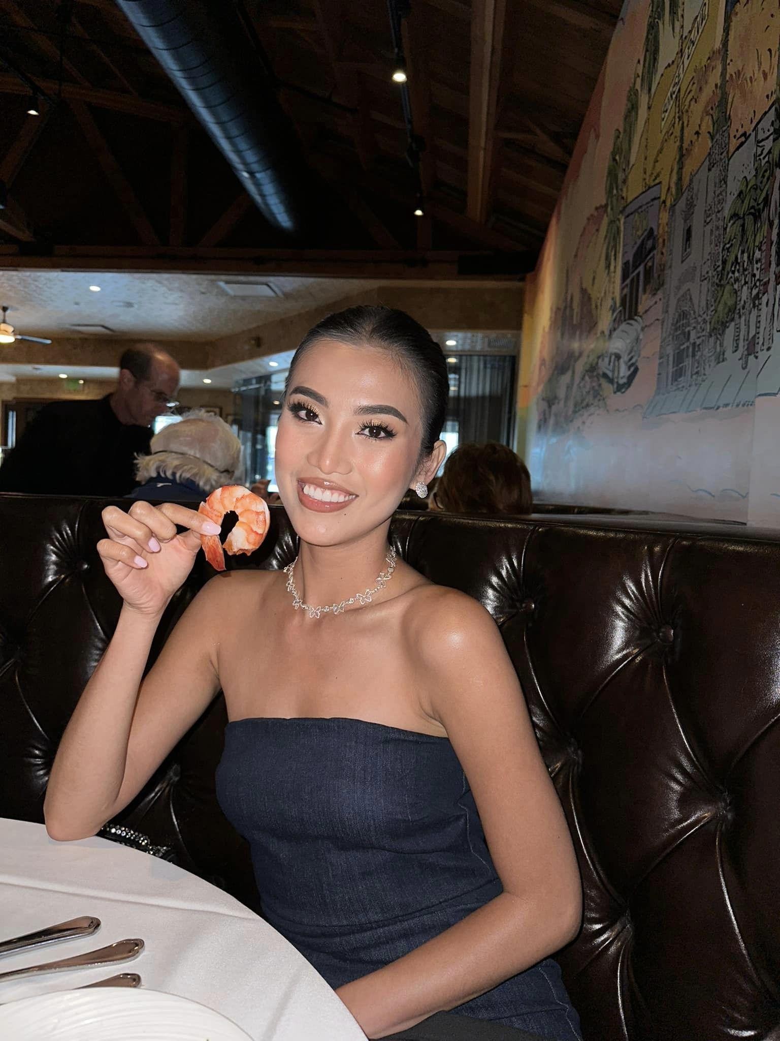 Người mẫu Cổ Ngân bật khóc quay về Việt Nam, tiết lộ lý do buông tay bạn trai tỷ phú Mỹ U80 - ảnh 5