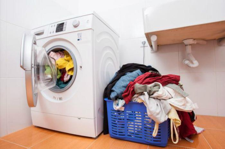 Cho vài viên đá lạnh vào máy giặt, mẹo hay giúp việc giặt giũ trở nên nhàn hạ đến không ngờ - ảnh 3