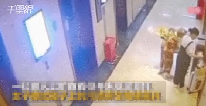 Kéo vali vào trong thang máy, người phụ nữ bị camera ghi lại tội ác đáng sợ - ảnh 4