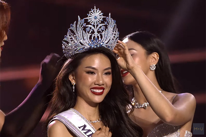 Chị gái không lọt Top 5, Nam Em đăng bài chê Miss Universe Vietnam và có hành động khó hiểu với Tân Hoa hậu - ảnh 1