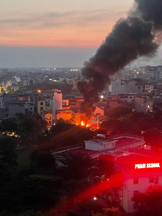 Cháy lớn trong căn nhà tại Hà Nội, gia đình 4 người chỉ 1 người sống sót - ảnh 2