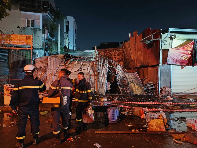Cháy lớn trong căn nhà tại Hà Nội, gia đình 4 người chỉ 1 người sống sót - ảnh 3