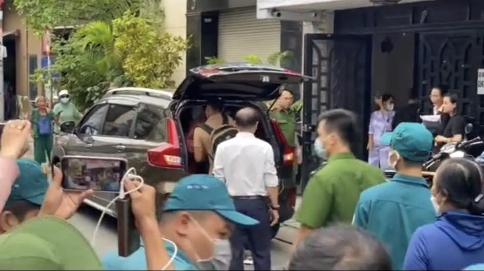 Mẹ con Hồng Phượng dọn đồ ra khỏi nhà NSƯT Vũ Linh, người dân xung quanh vỗ tay không ngớt - ảnh 3