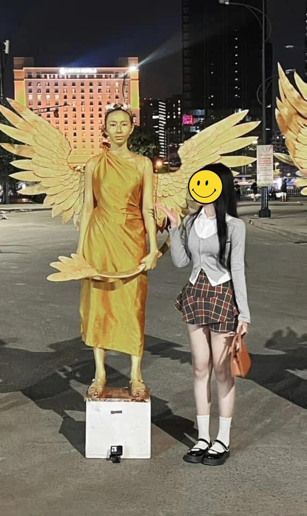 Hoa hậu Thùy Tiên bị bắt gặp khi đang hóa trang tượng đồng trên phố, biểu cảm thế nào mà gây sốt? - ảnh 3