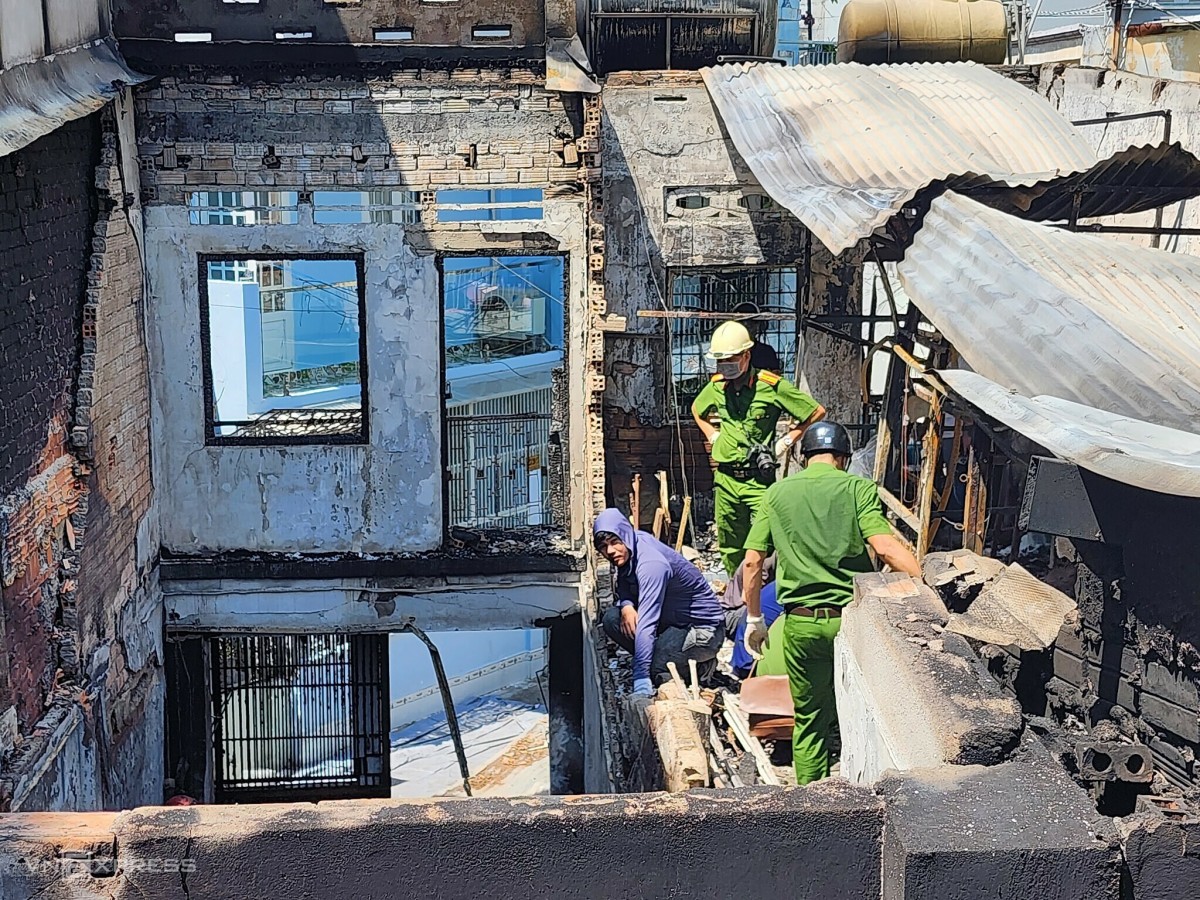 Vụ cháy khiến 4 người không qua khỏi tại TPHCM: Ngôi nhà từng rao bán 5,2 tỷ, nghi do mâu thuẫn gia đình - ảnh 4