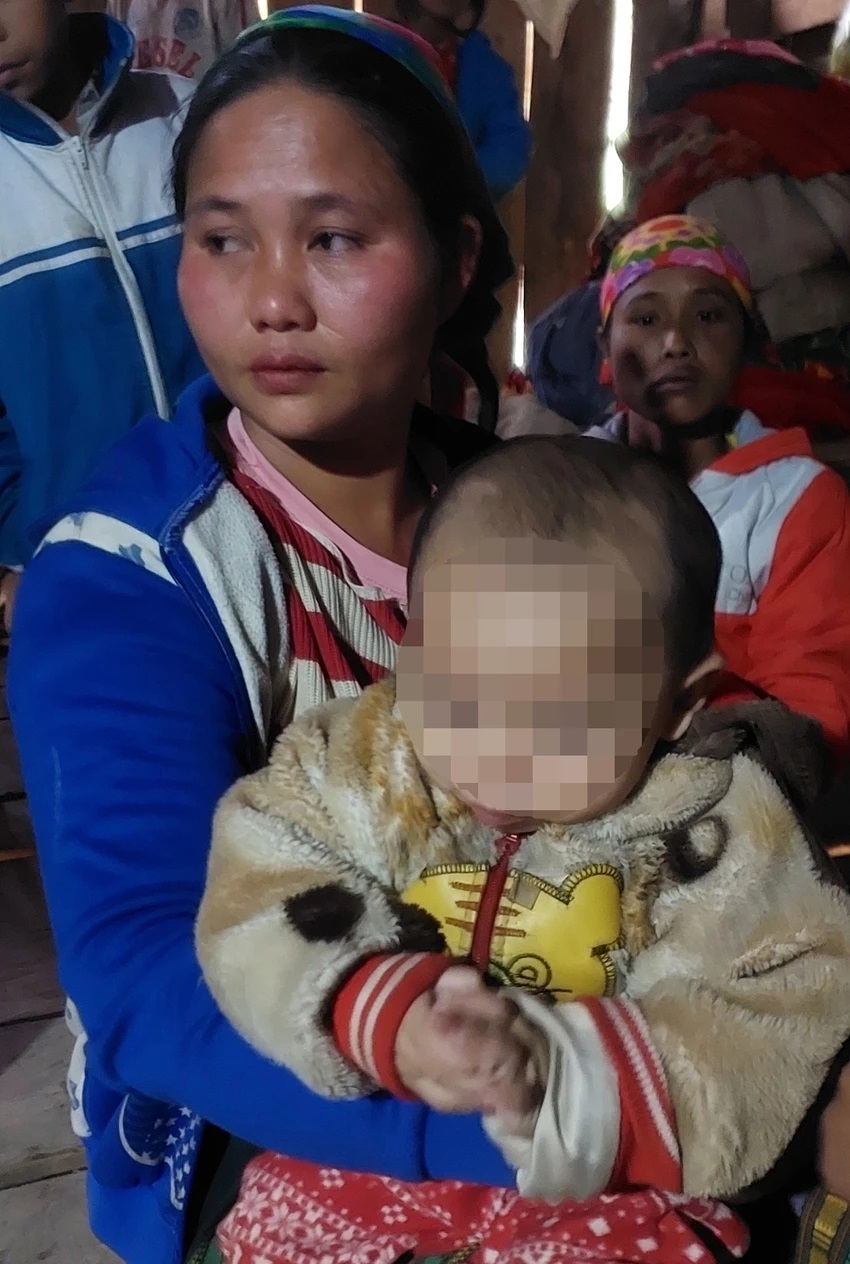 Xót xa vợ chồng trẻ gặp nạn vụ cao tốc Cam Lộ-La Sơn: Tìm thấy Giấy chứng sinh của con trai trong hành lý - ảnh 2