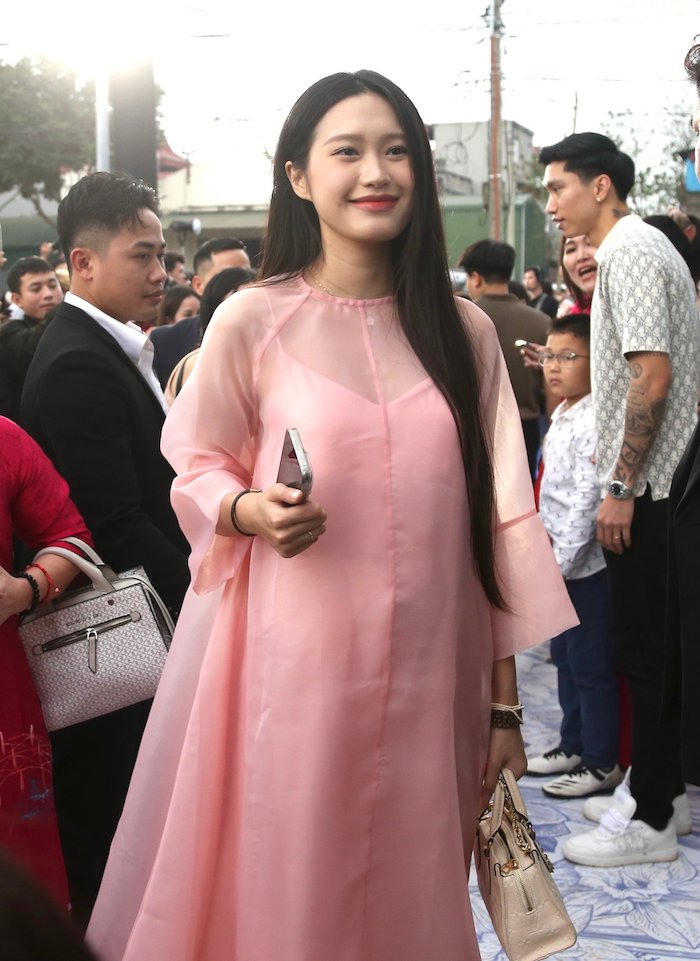 Doãn Hải My theo chồng đến dự đám cưới Quang Hải, cô dâu Chu Thanh Huyền có thái độ sượng trân gây chú ý - ảnh 3