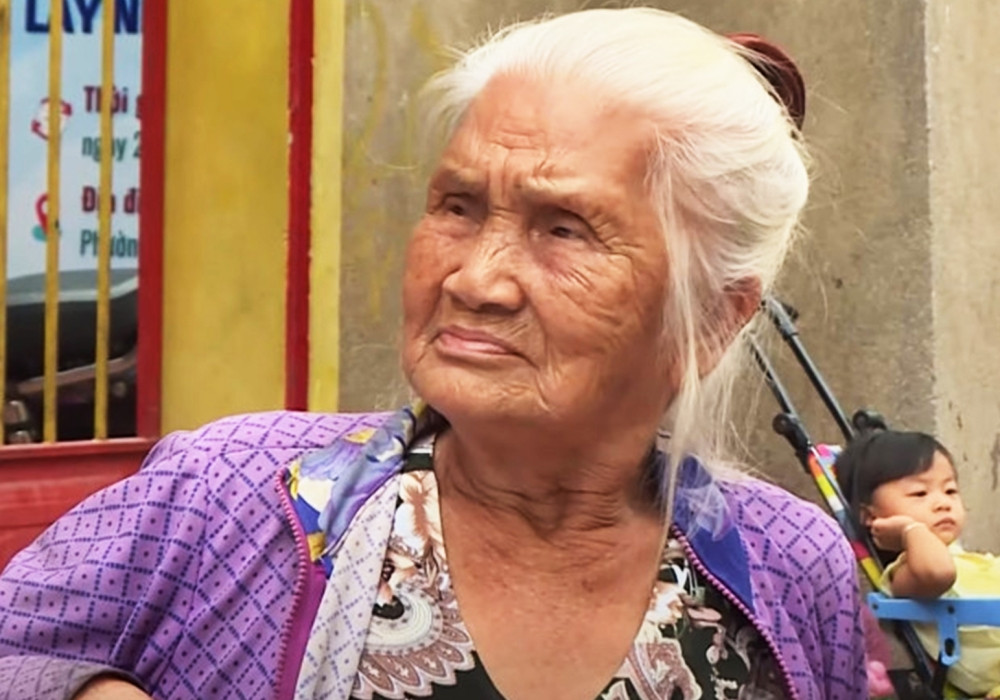 Nữ diễn viên Việt 88 tuổi bật khóc khi được cho 2,5 triệu đồng khiến ai cũng xót xa - ảnh 5