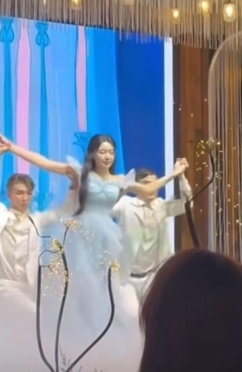 Con gái MC Quyền Linh tổ chức lễ trưởng thành hoành tráng mừng tuổi 18, netizen tranh cãi vì 'làm quá' - ảnh 3